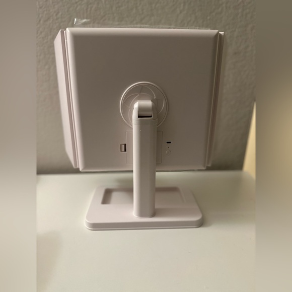 NEW PROFESSIONAL LARGE VANITY MIRROR WITH LIGHTS - Picture 13 of 15